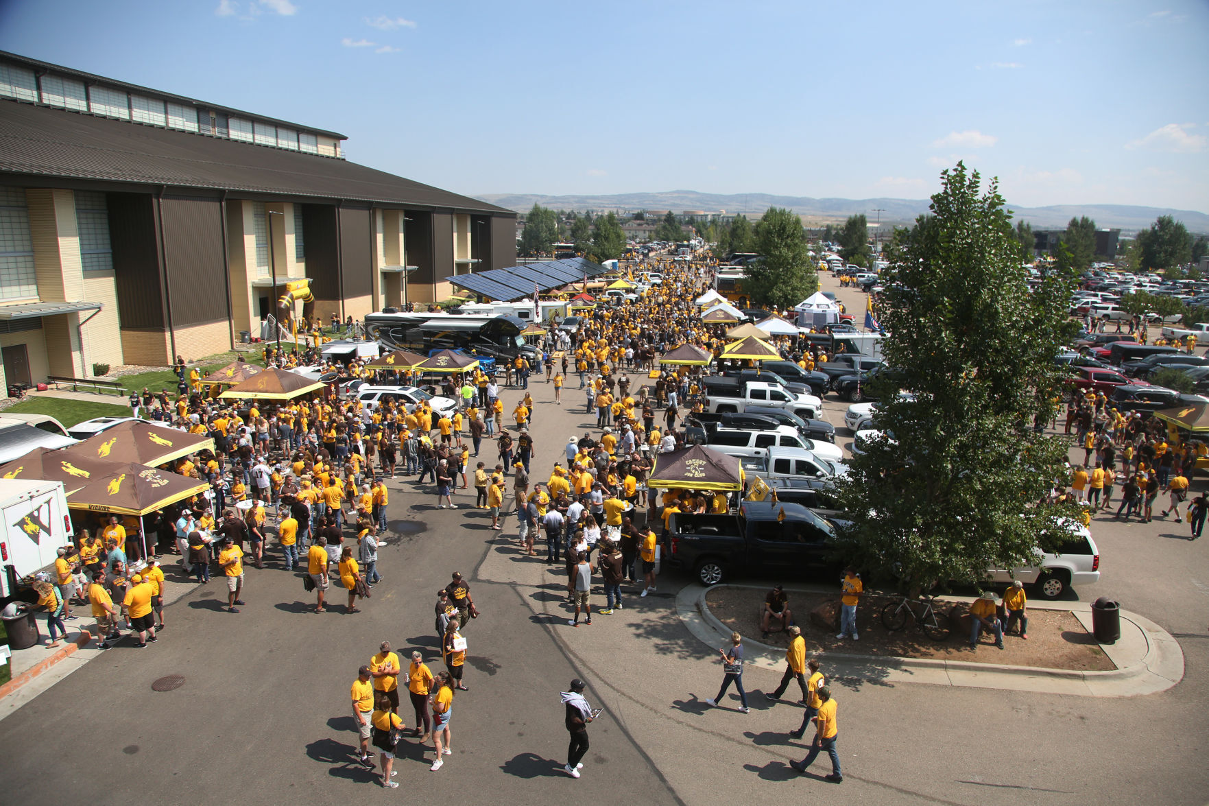 UW v. Montana crowds
